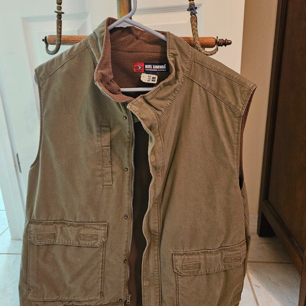 REEL LEGENDS VEST SIZE L